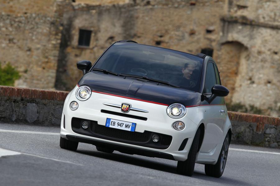  Abarth 500C 2010 года  (фото 25 из 48)